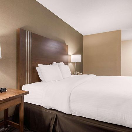 Quality Inn & Conference Centre Orillia Exteriér fotografie