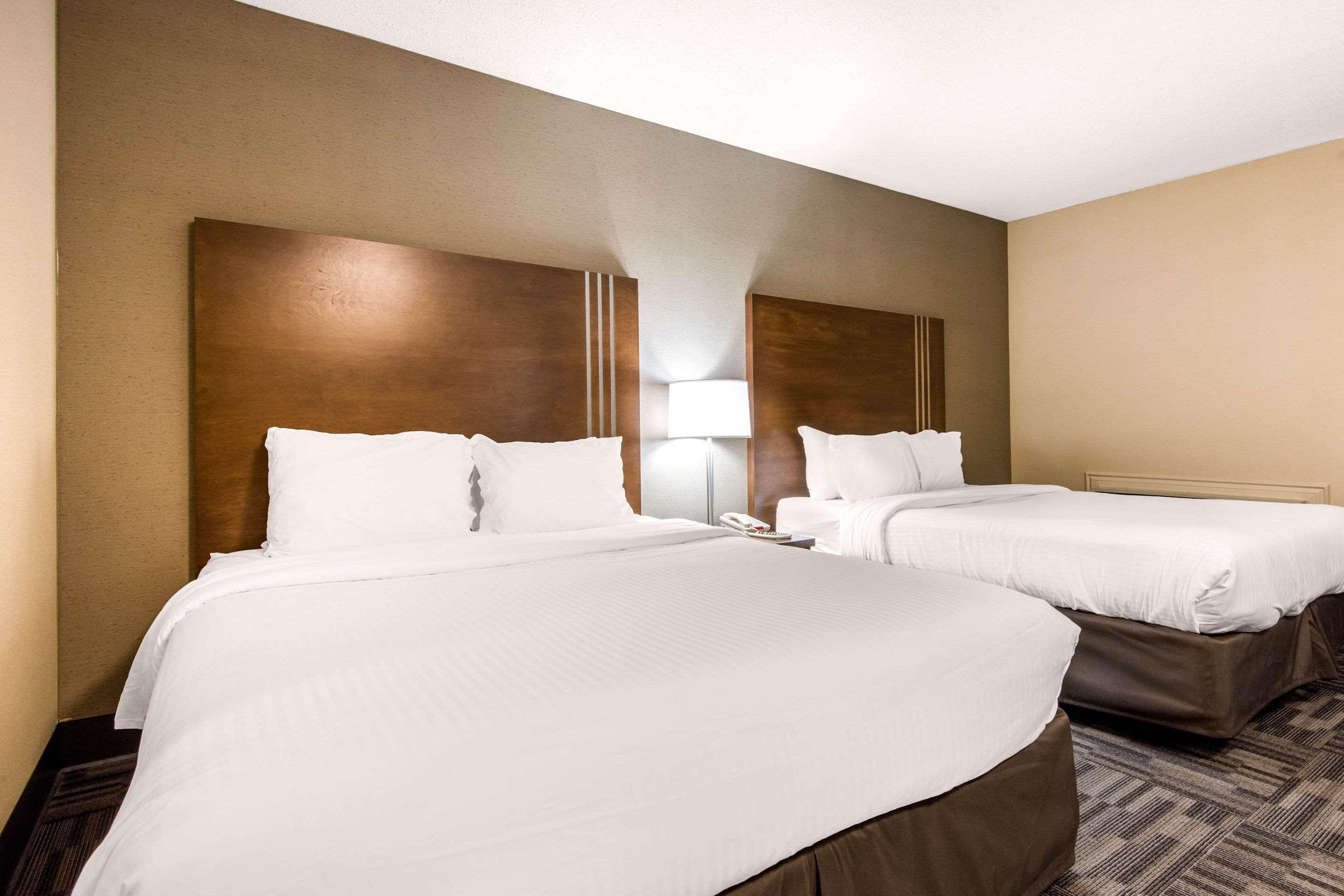 Quality Inn & Conference Centre Orillia Exteriér fotografie