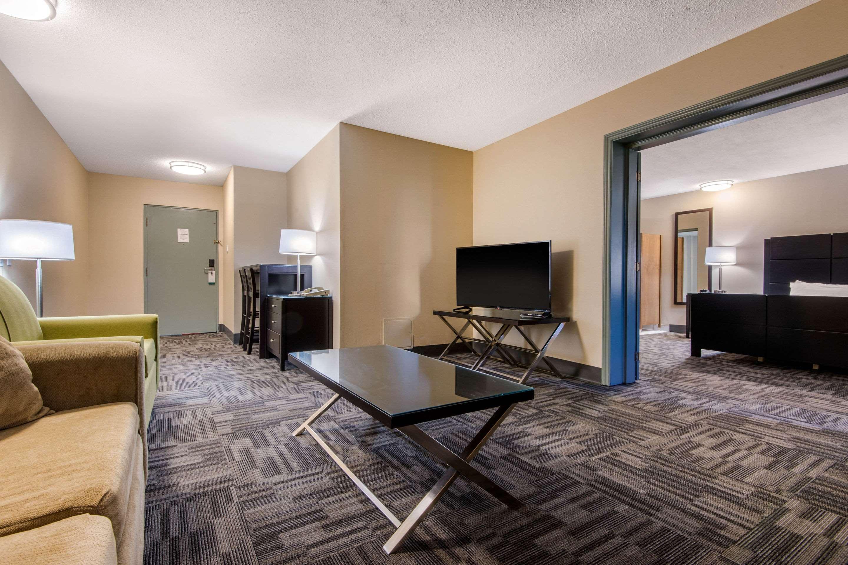 Quality Inn & Conference Centre Orillia Exteriér fotografie