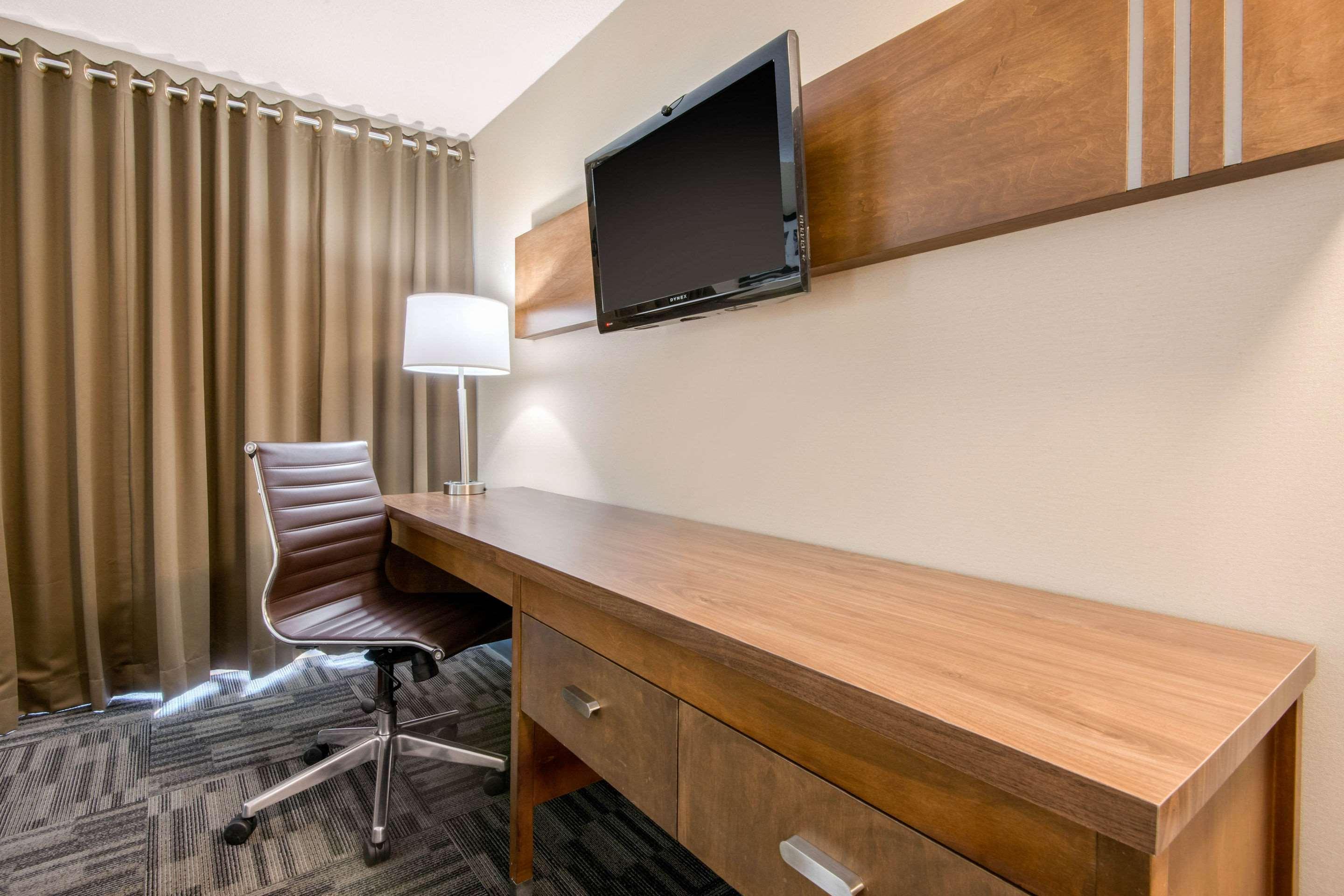 Quality Inn & Conference Centre Orillia Exteriér fotografie