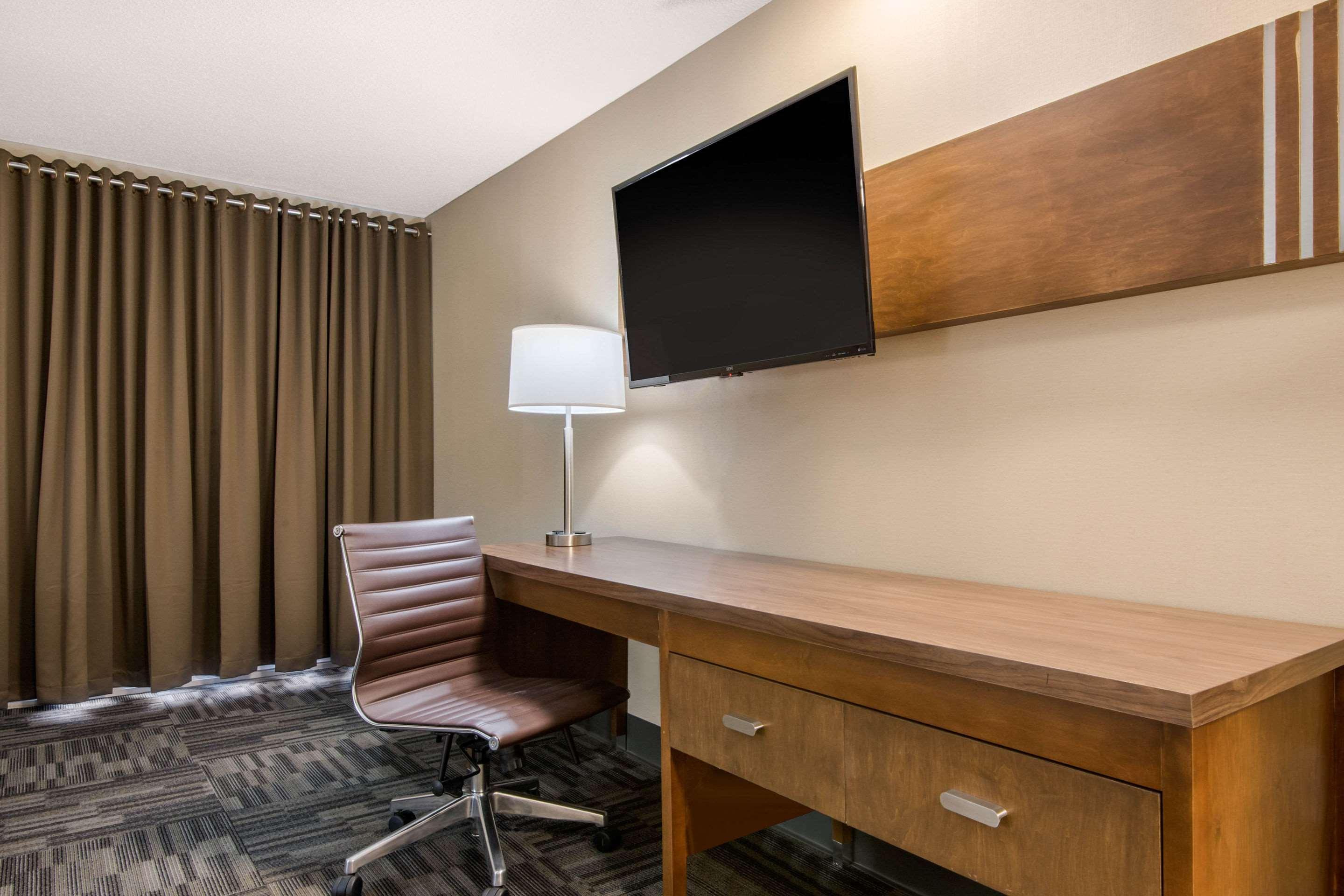 Quality Inn & Conference Centre Orillia Exteriér fotografie