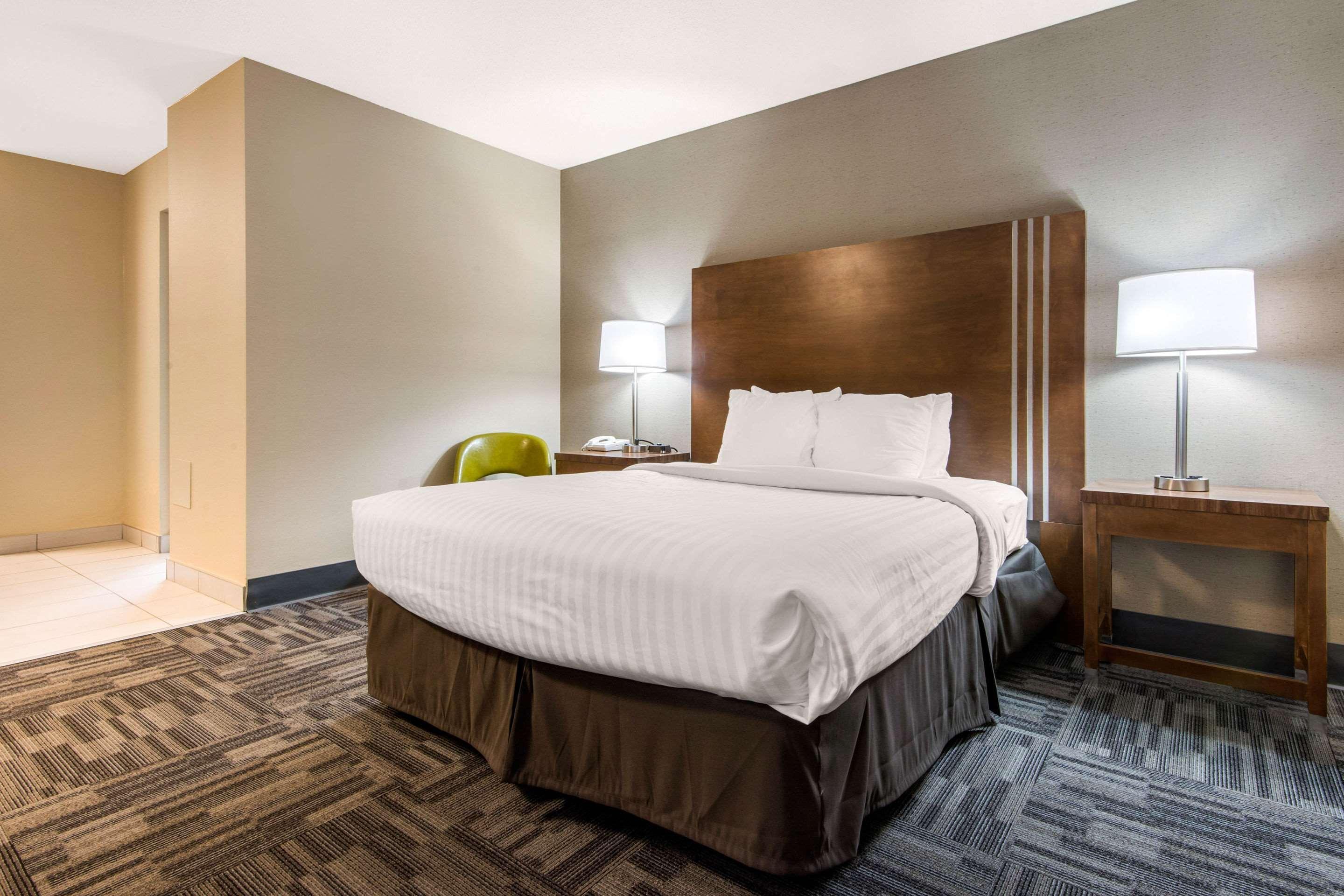 Quality Inn & Conference Centre Orillia Exteriér fotografie