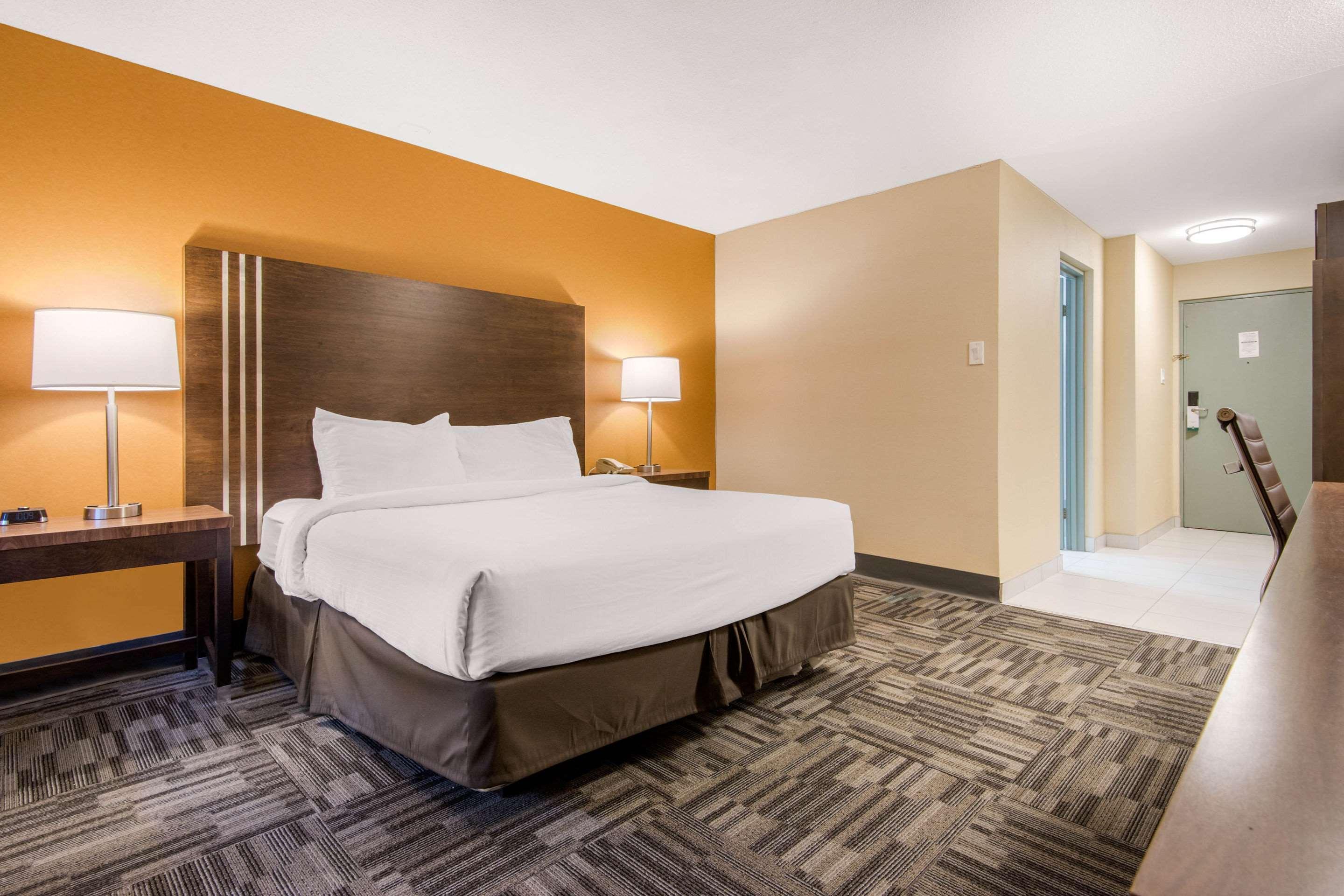 Quality Inn & Conference Centre Orillia Exteriér fotografie