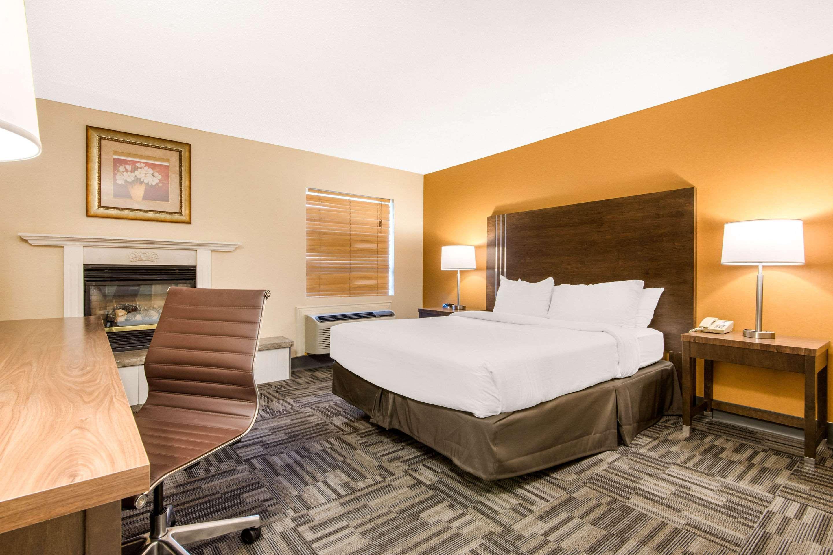 Quality Inn & Conference Centre Orillia Exteriér fotografie