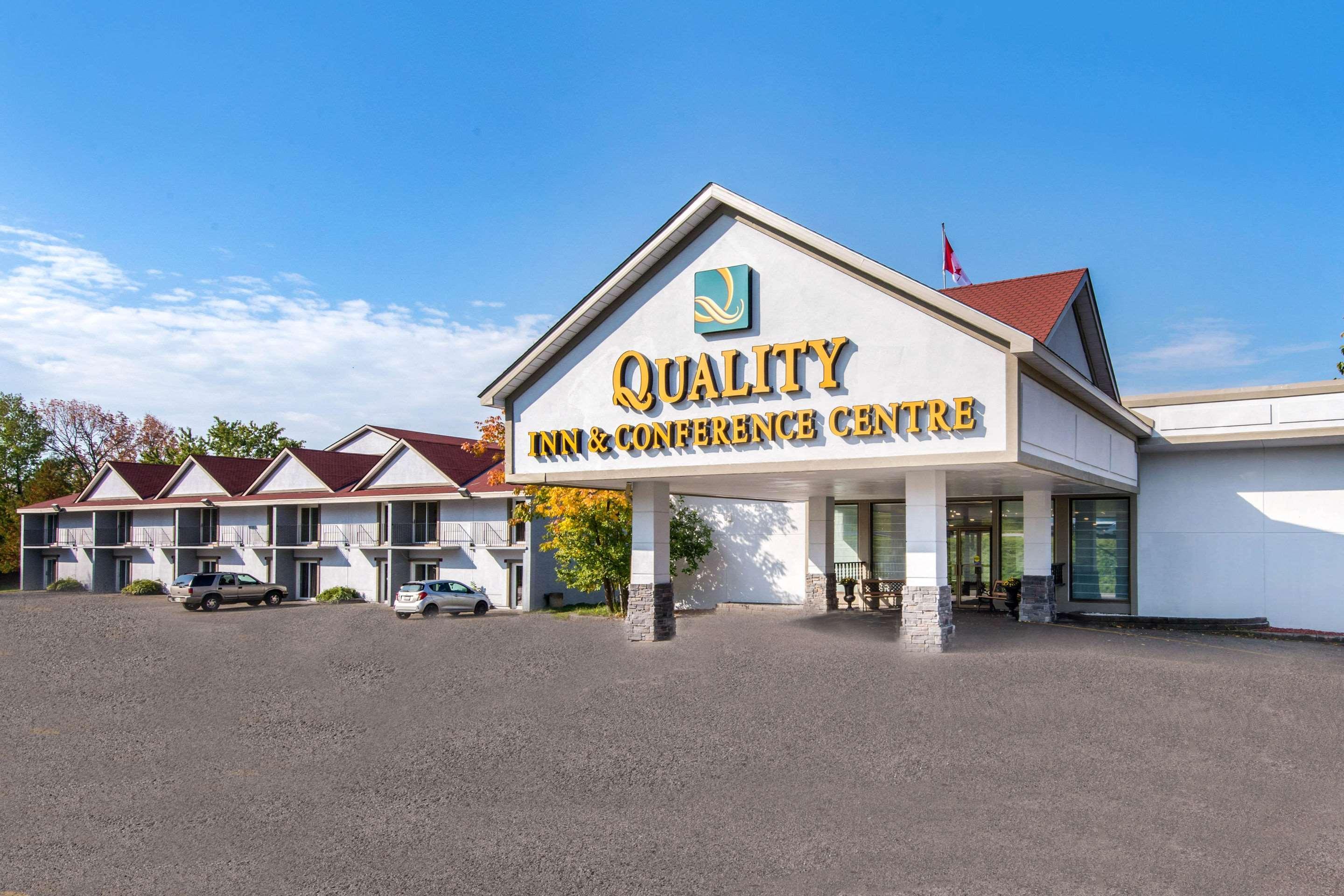 Quality Inn & Conference Centre Orillia Exteriér fotografie