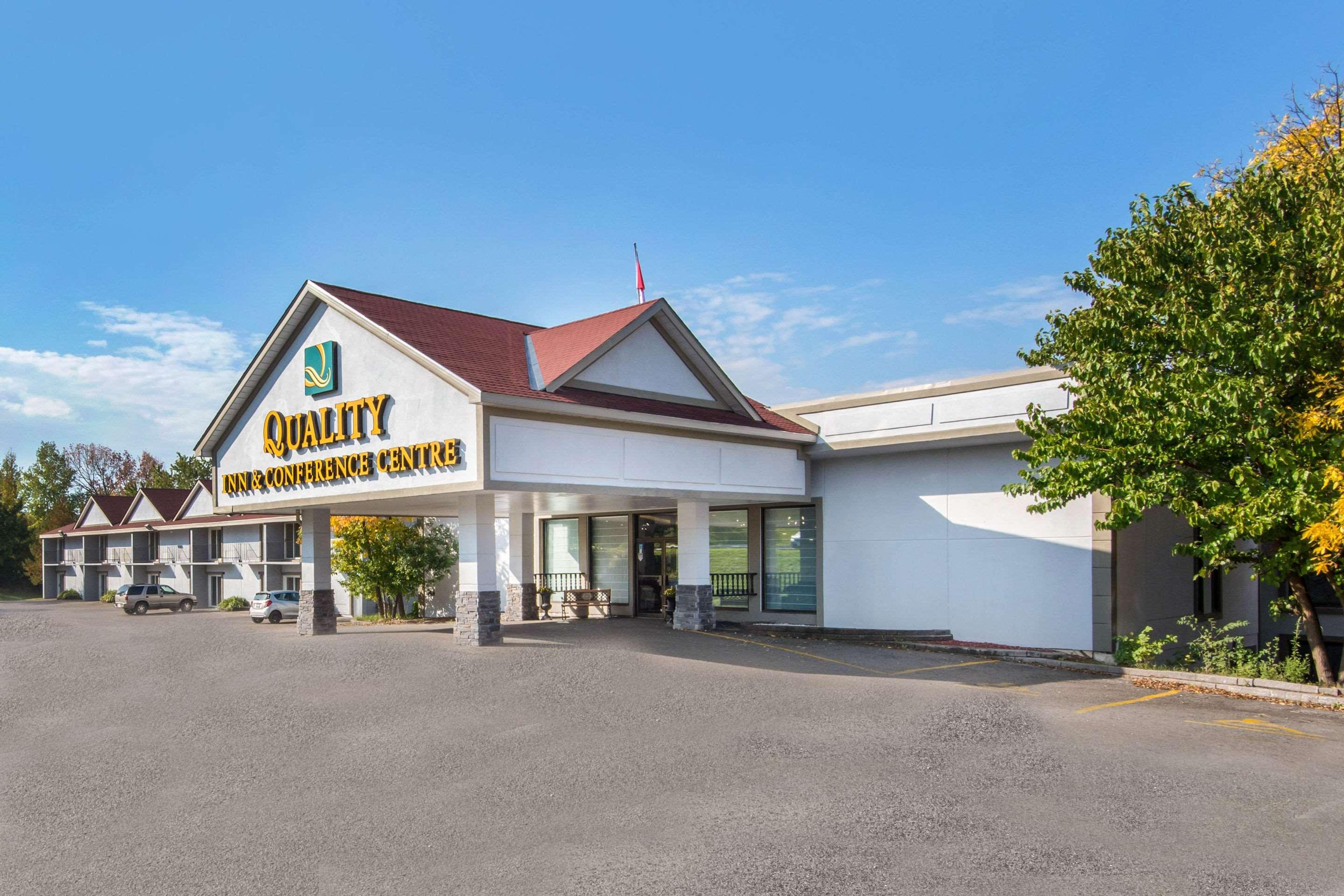 Quality Inn & Conference Centre Orillia Exteriér fotografie