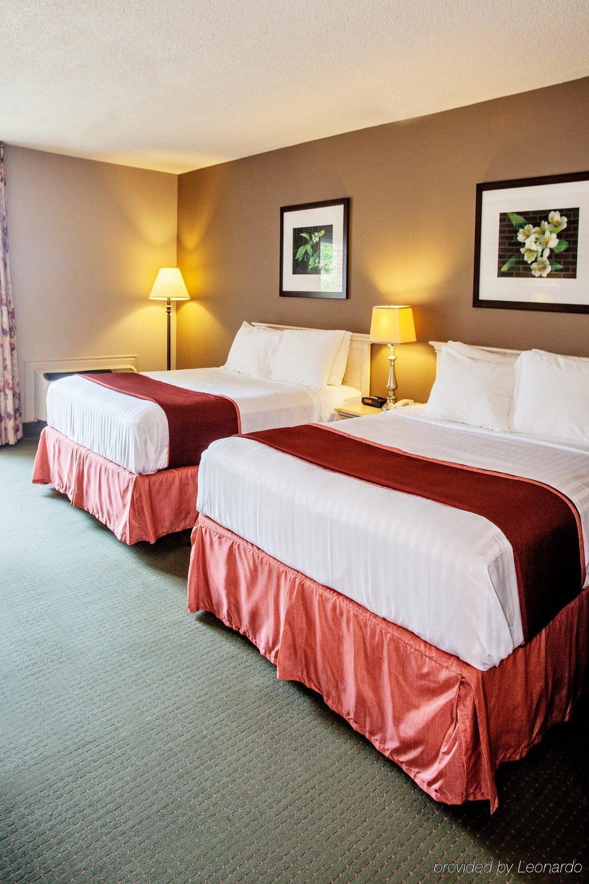 Quality Inn & Conference Centre Orillia Exteriér fotografie
