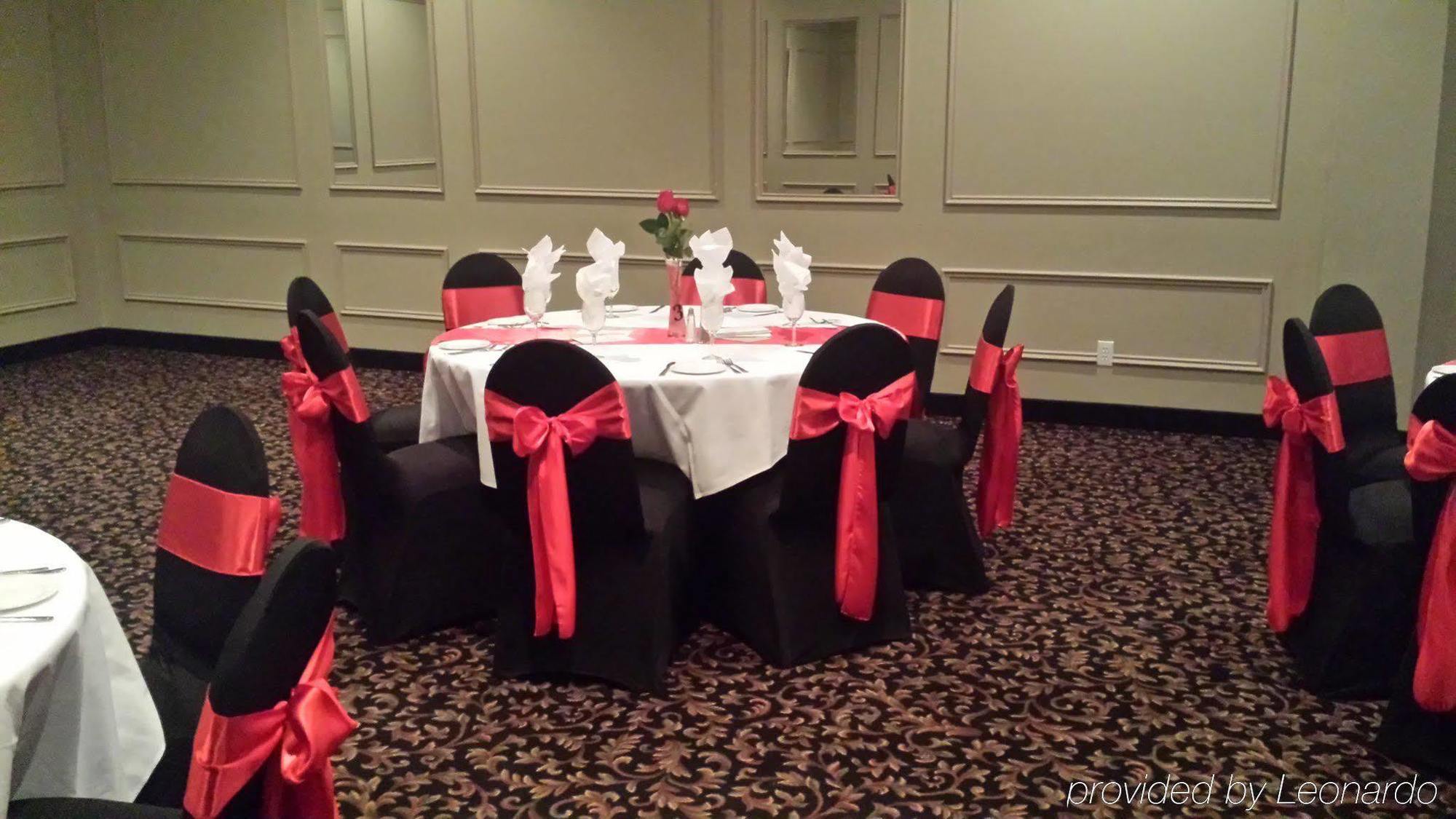 Quality Inn & Conference Centre Orillia Exteriér fotografie